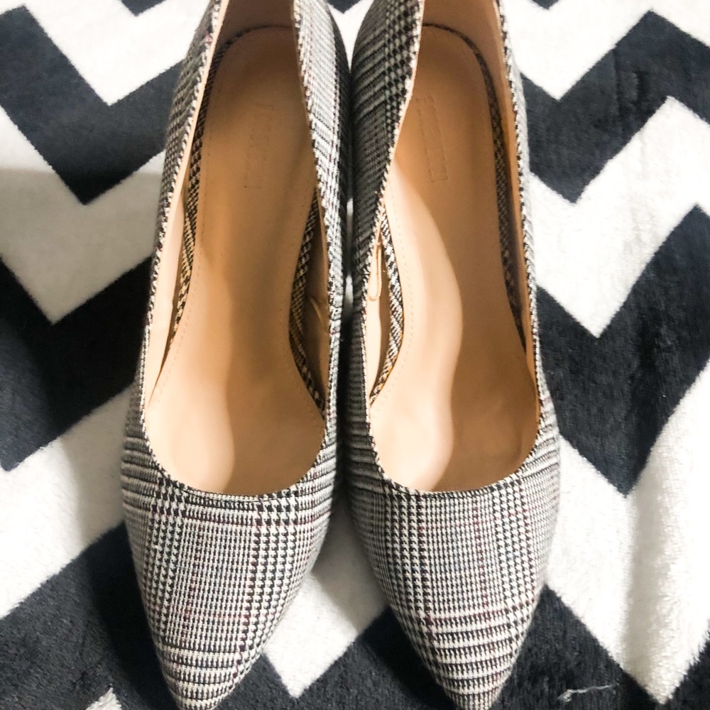 Pointed Toe Pump Heel